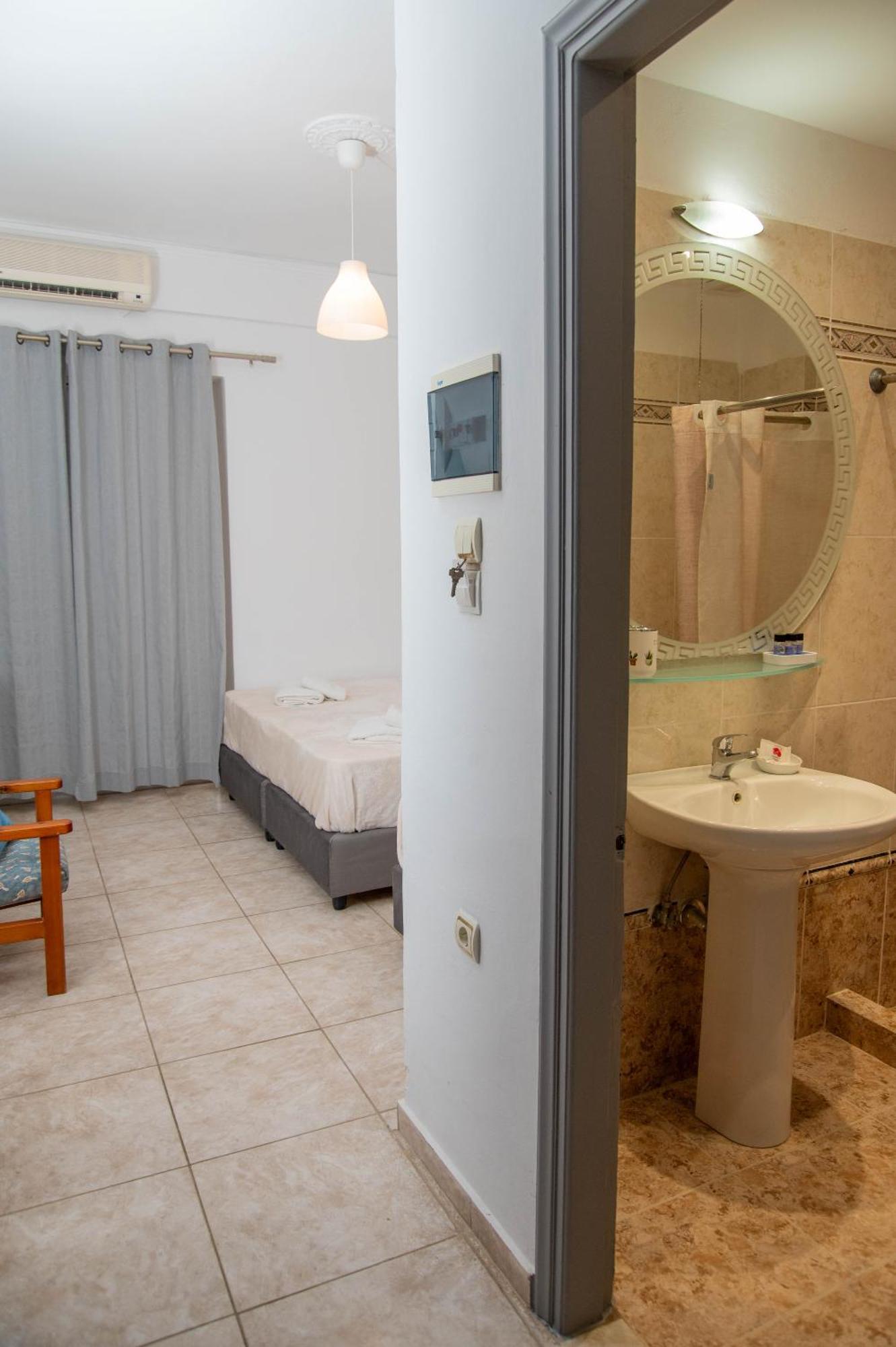 Glyfa Beach Hotel فارثولوميو المظهر الخارجي الصورة