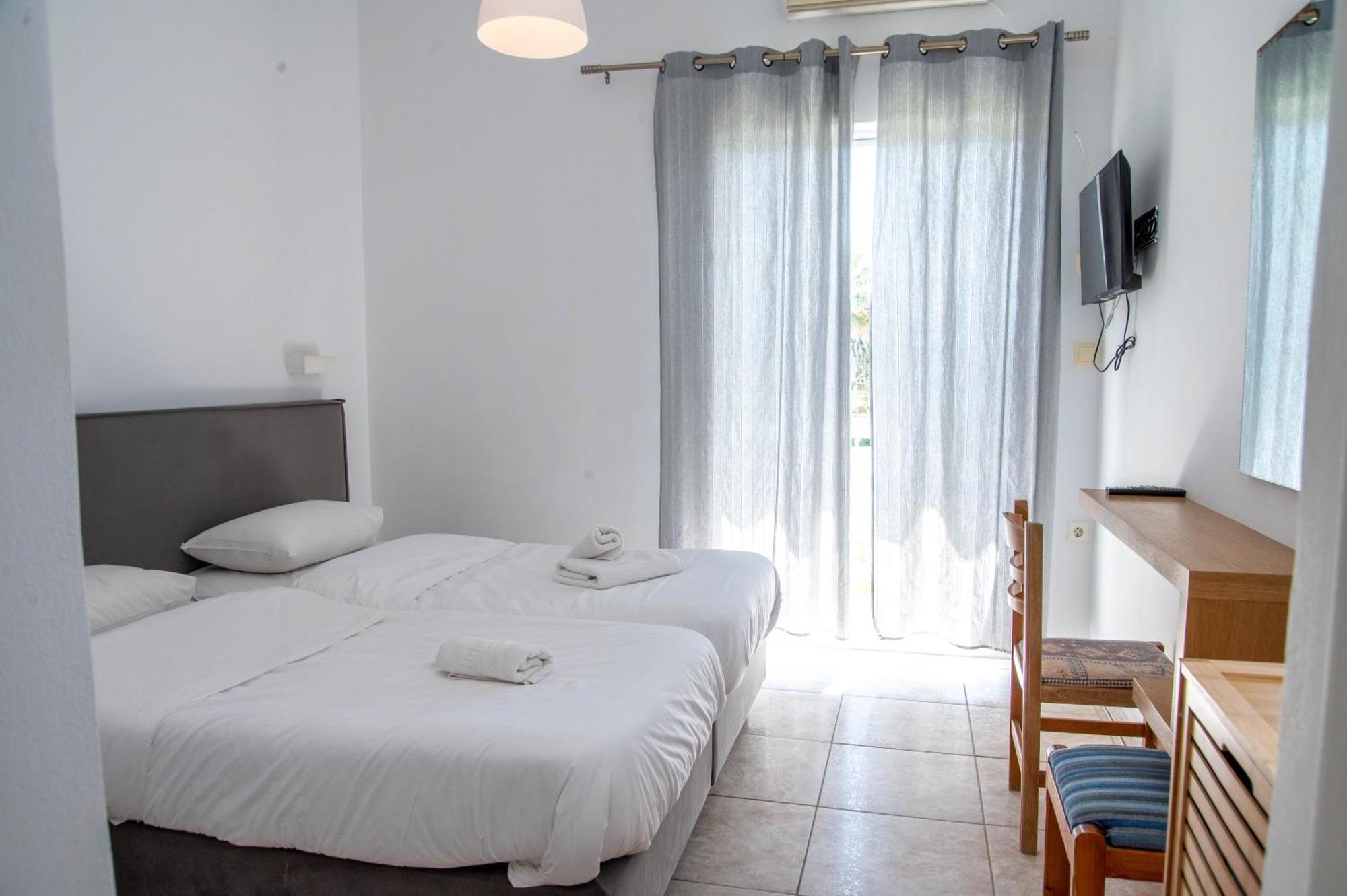 Glyfa Beach Hotel فارثولوميو المظهر الخارجي الصورة